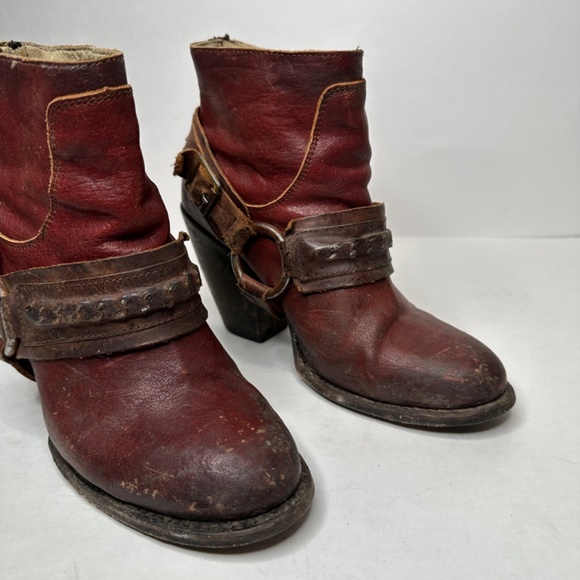 Freebird by Steven Red Ankle Boots - Picture 3 of 16